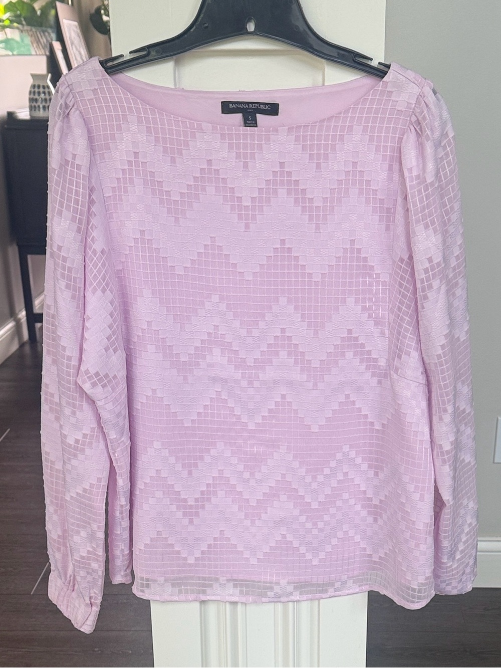 Banana Republic Lavender Sheer Lined Blouse Small